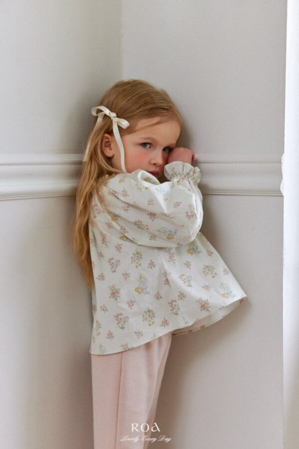 2C60CE46-6A10-4E62-BC54-3237AD35E8C0 〖預購〗花園柔褶襯衫