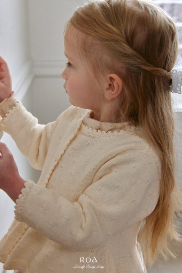 2C640F92-E160-4831-890D-C36E5F59A720 〖預購〗雲影柔線開襟衫