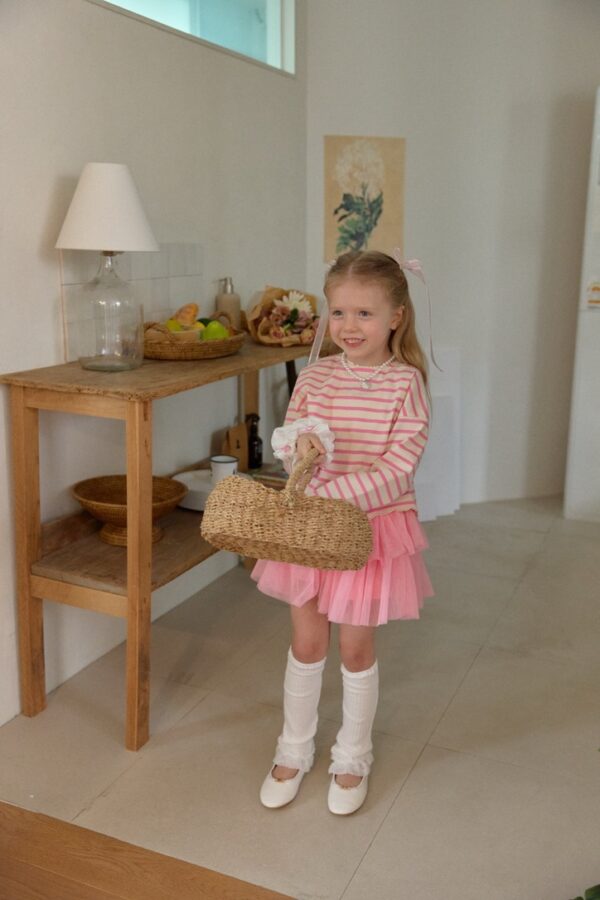 2D400789-B8CC-4DF0-B5FF-0D0BB16C4DE7_1_105_c 〖預購〗聖光小日子條紋上衣