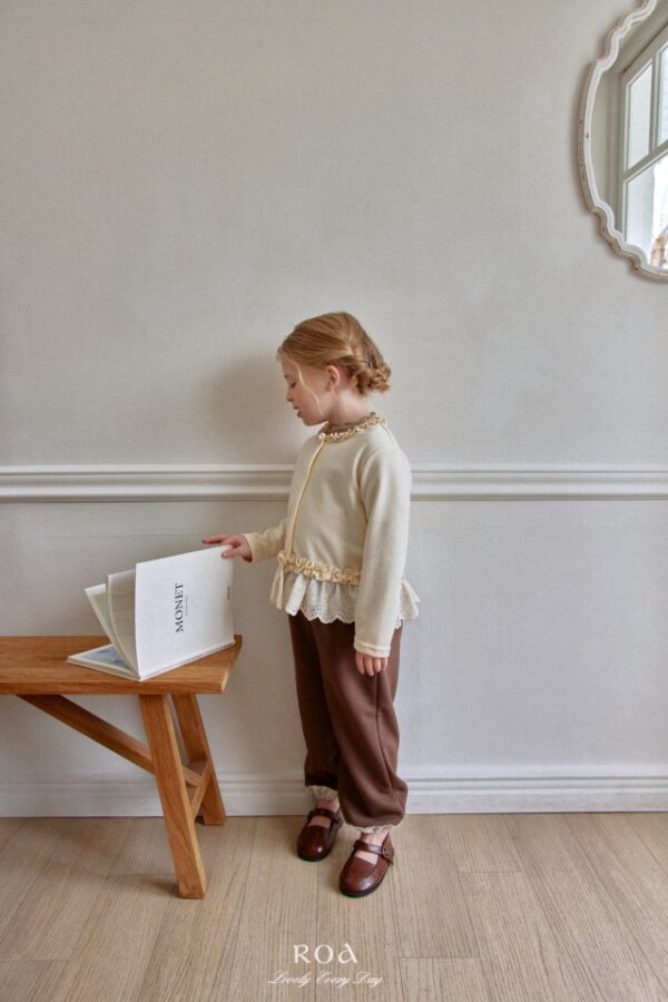 2D5A94AD-4FD3-4EBD-AB5C-A7D7882348C6 〖預購〗小小心意蕾絲縮口褲