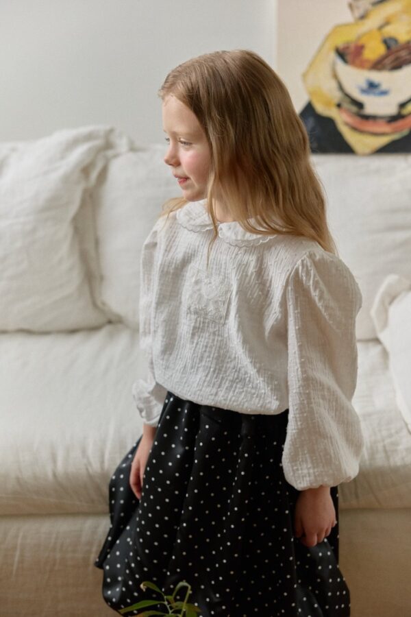 2DFF8B50-83F7-4177-A197-F825515D28AF_1_105_c 〖預購〗艾瑪寧靜上衣