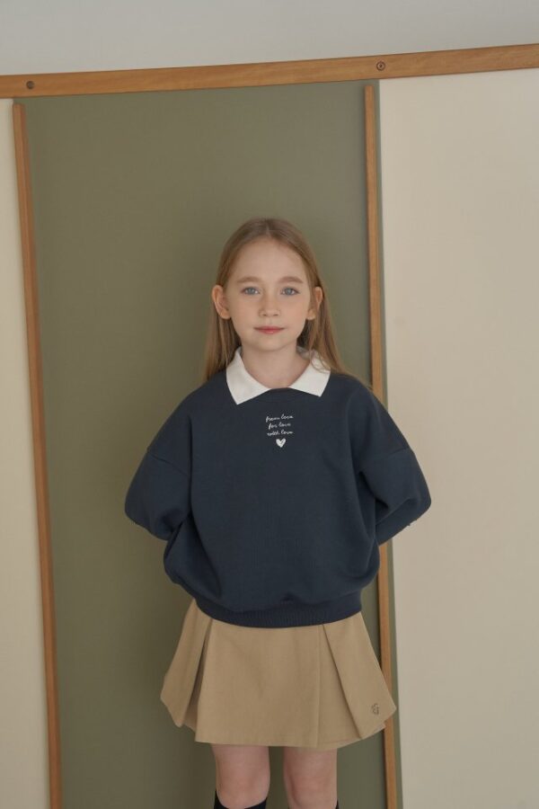 2FB89511-2487-428B-BAD3-50972A5DBB45 〖預購〗靜框落肩領片衛衣