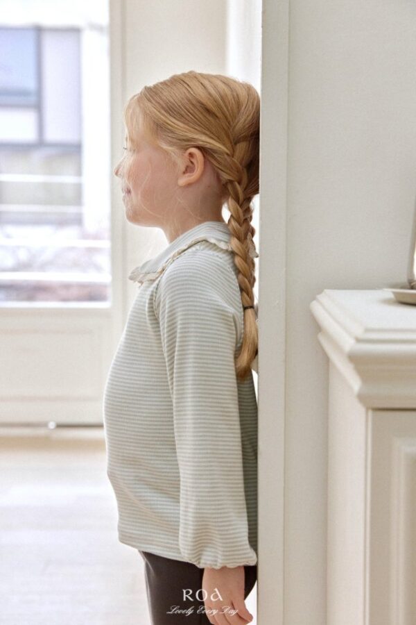 312EA40D-D4CD-437F-84E3-B5E004C4D1FE 〖預購〗寧靜條紋領片上衣