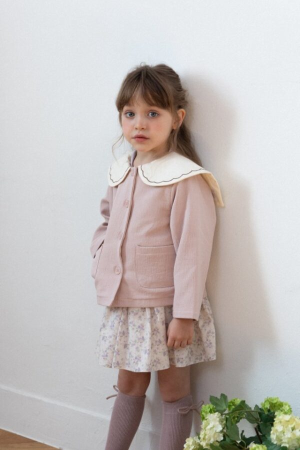 31CCDDDE-D0FD-4106-A7FE-0EFF567AC20B 〖預購〗艾蜜莉亞花語外套