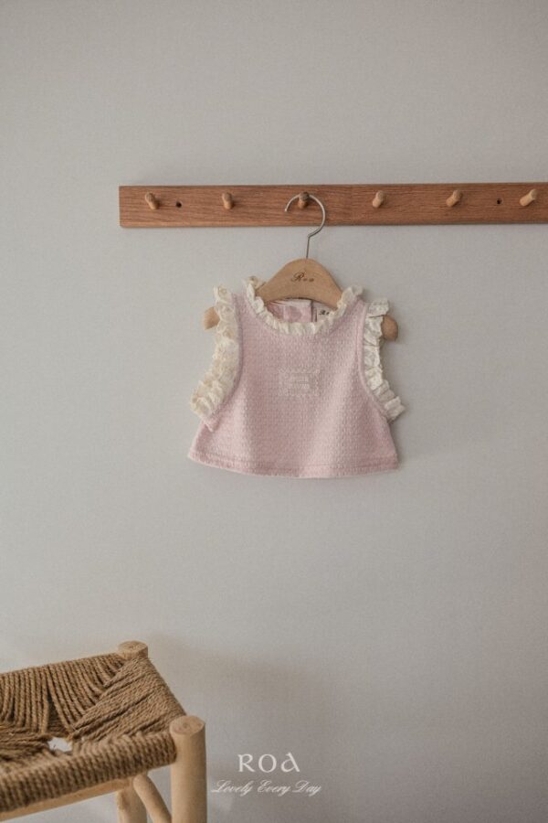 32E3B561-5E8E-4823-BA66-20B801B0DCCC 〖預購〗輕輕蕾絲滾邊背心