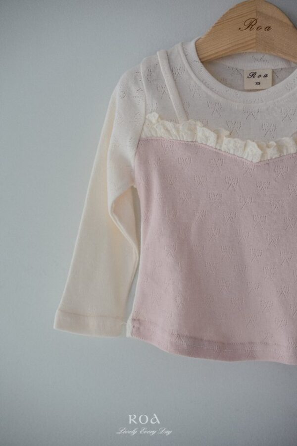 33223EB5-DEAB-4D77-B4D3-6F0D419B5E31 〖預購〗拼色柔影蕾上衣