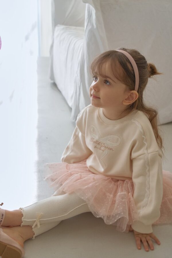 34FDF3D7-06C3-43C4-ACC5-82EA2D4A6916 〖預購〗靜靜緞結衛衣