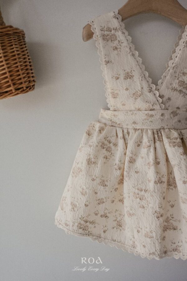 3537E0EB-5FAE-4253-A858-3CCE86A5AE62 〖預購〗古典花園吊帶裙