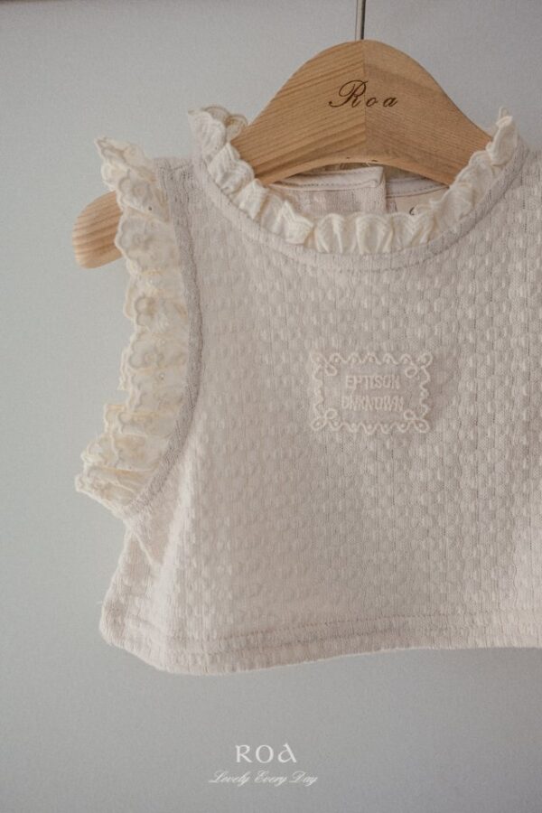 35AFA1D1-2733-4067-A595-135B38EB3B35 〖預購〗輕輕蕾絲滾邊背心