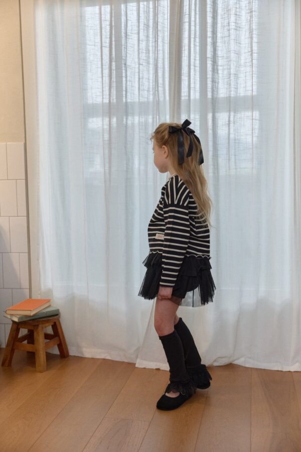 35E94DAD-DBBA-4EC8-BEF1-51DCB1680766_1_105_c 〖預購〗聖光小日子條紋上衣