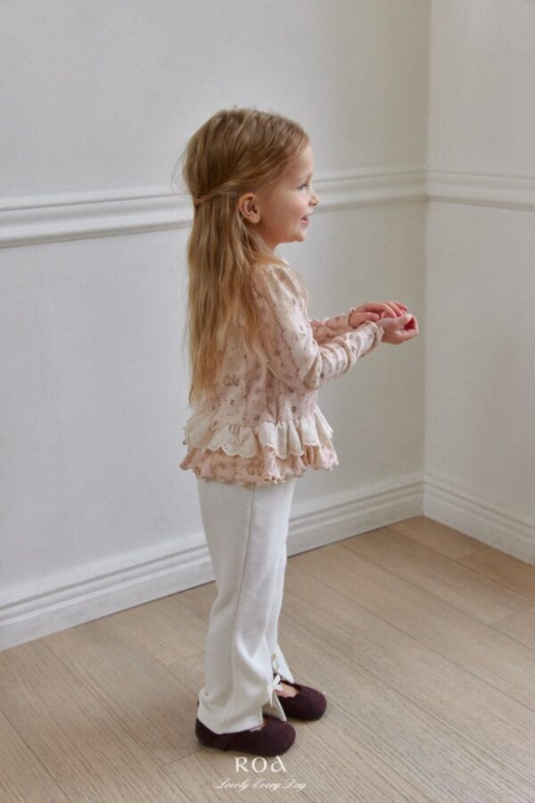 3671F09F-6DFB-4436-900B-0E19BD1F353C 〖預購〗蝴蝶結柔線開叉喇叭褲