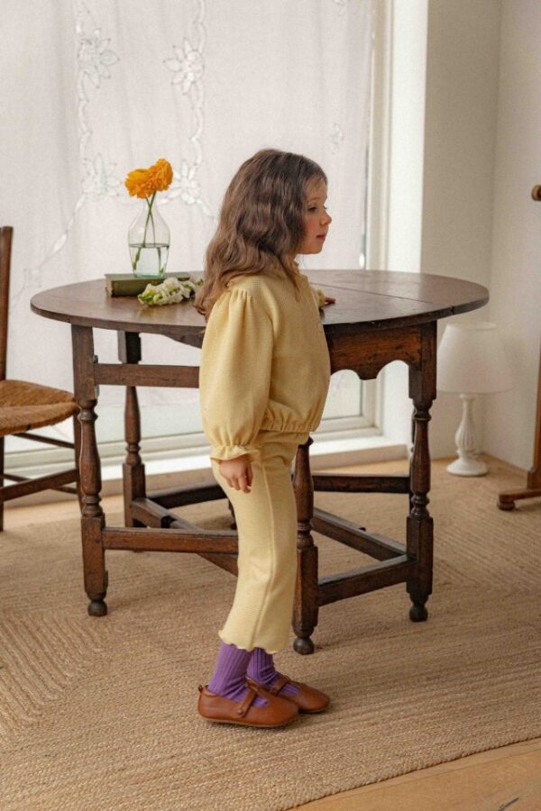 38EC8980-851C-4399-B5C0-A367F87C1024 〖預購〗法式柔線靴型褲