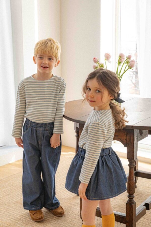 42C29E17-7DD8-490D-AD35-4609CEA0D6F3 〖預購〗簡約條紋上衣