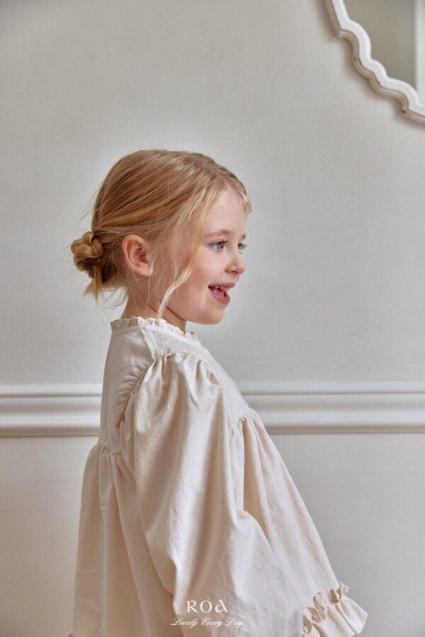 434E5926-5448-487D-BAA4-B7C330EC61ED 〖預購〗小荷葉領柔褶套裝