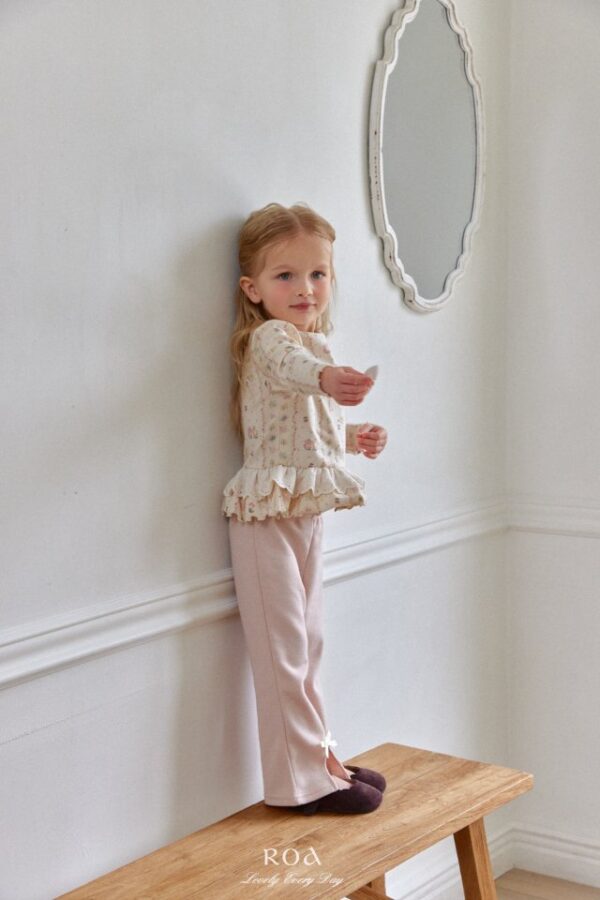 48E6DE5C-FE41-434A-AFB4-12DDE9A3E62B 〖預購〗蝴蝶結柔線開叉喇叭褲