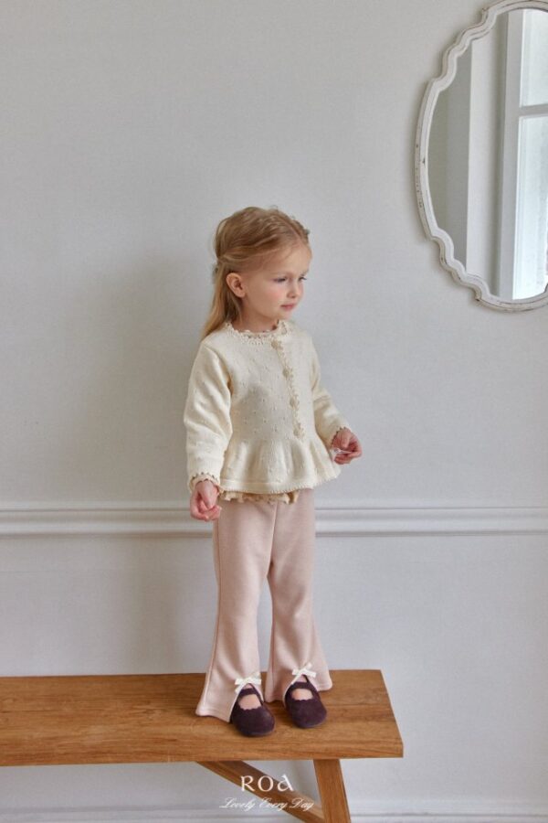 4BCFE74D-C784-4568-A0C3-3407CD3FABF2 〖預購〗蝴蝶結柔線開叉喇叭褲