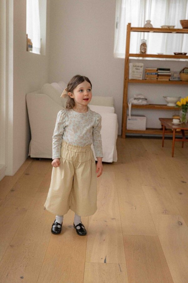 4EDBF5E4-406C-4ABE-9614-31B7FDDBF892 〖預購〗古典花園上衣