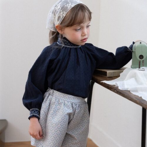 51229838-59A8-4AAB-912C-68B9219C58D9 〖預購〗艾瑪繡線寧靜上衣