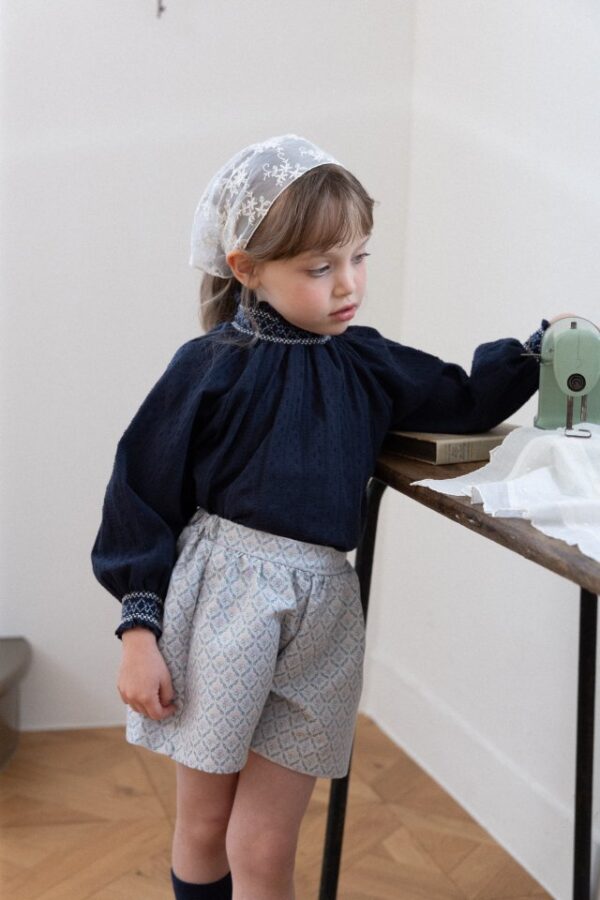 51229838-59A8-4AAB-912C-68B9219C58D9 〖預購〗艾瑪繡線寧靜上衣