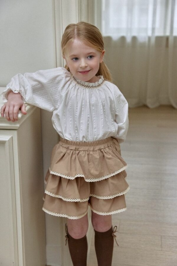 525BE8B2-4955-4A2E-9251-9CFD9C3E92EB_1_201_a 〖預購〗花園柔褶襯衫