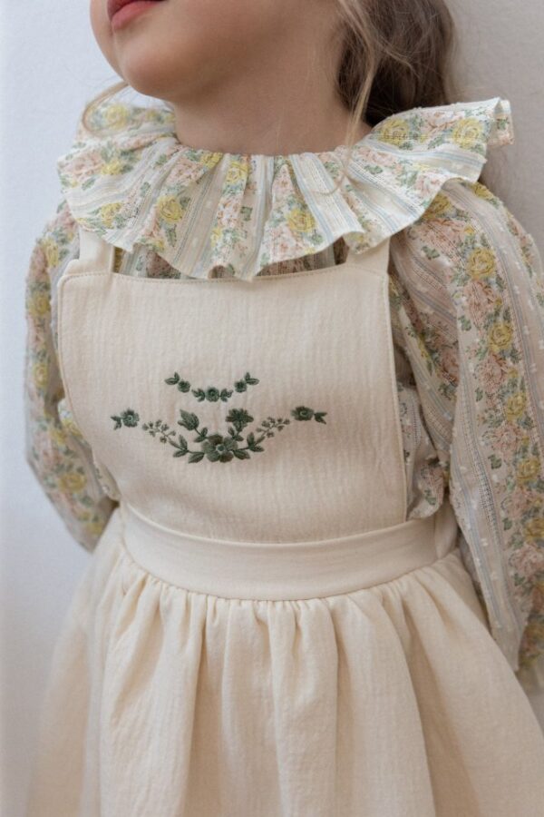 531FD4A6-43D5-4C4E-B8AC-EF86C476F0C2 〖預購〗玫瑰大圓領上衣