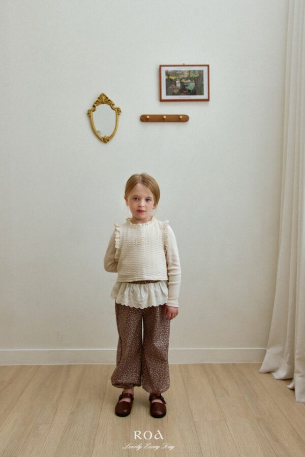 54E59F38-5BBF-4EEA-9DCB-DCEC75D033D4 〖預購〗輕輕蕾絲滾邊背心