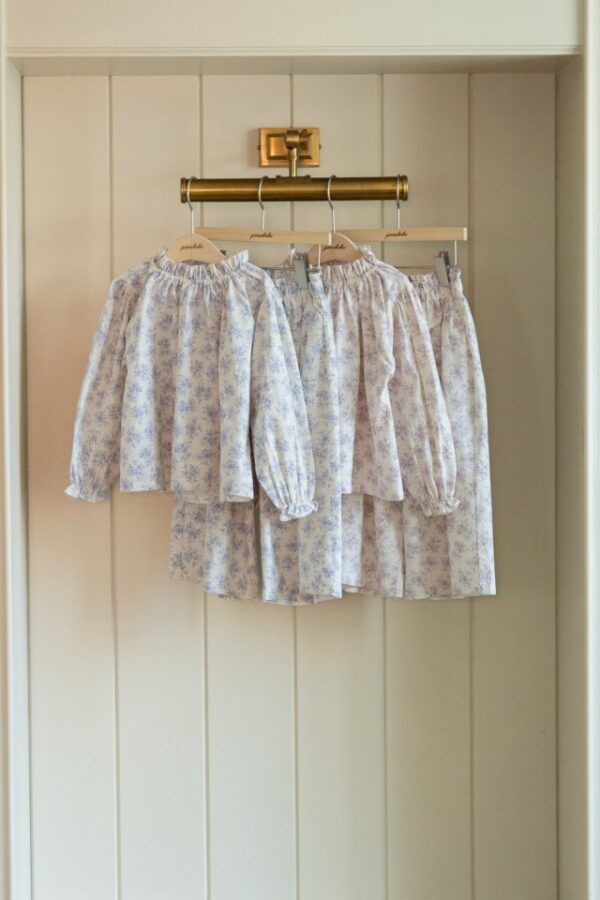 56F535AD-5D08-4113-97A6-624F060B30BC 〖預購〗賽莉亞花影套裝