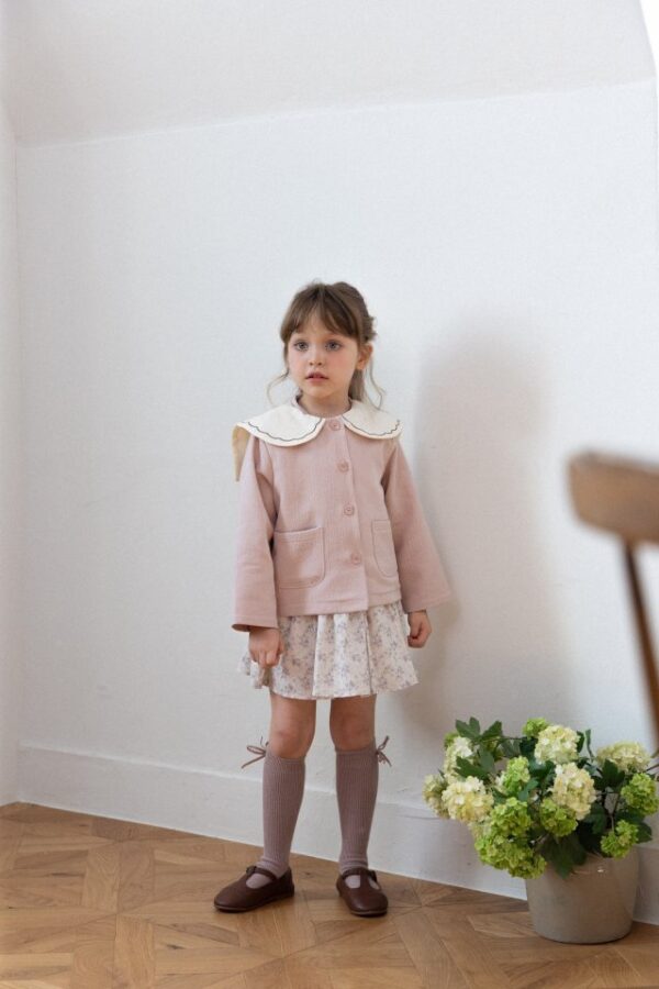 57CCA496-CB04-43EC-9426-445BF6C21AD0 〖預購〗艾蜜莉亞花語外套