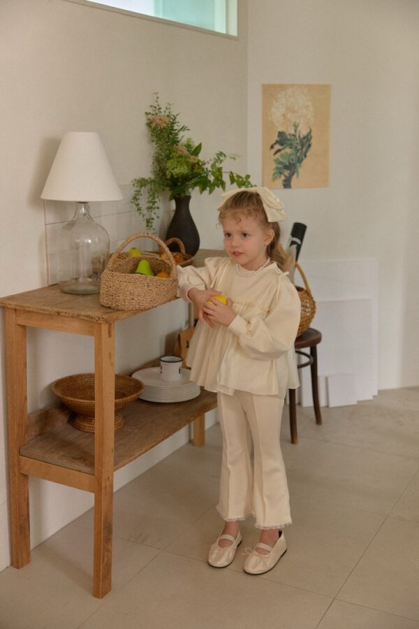 5868086E-AC63-45F1-B5A4-DEF404AB0251_1_105_c 〖預購〗馬隆漫步線條靴型褲