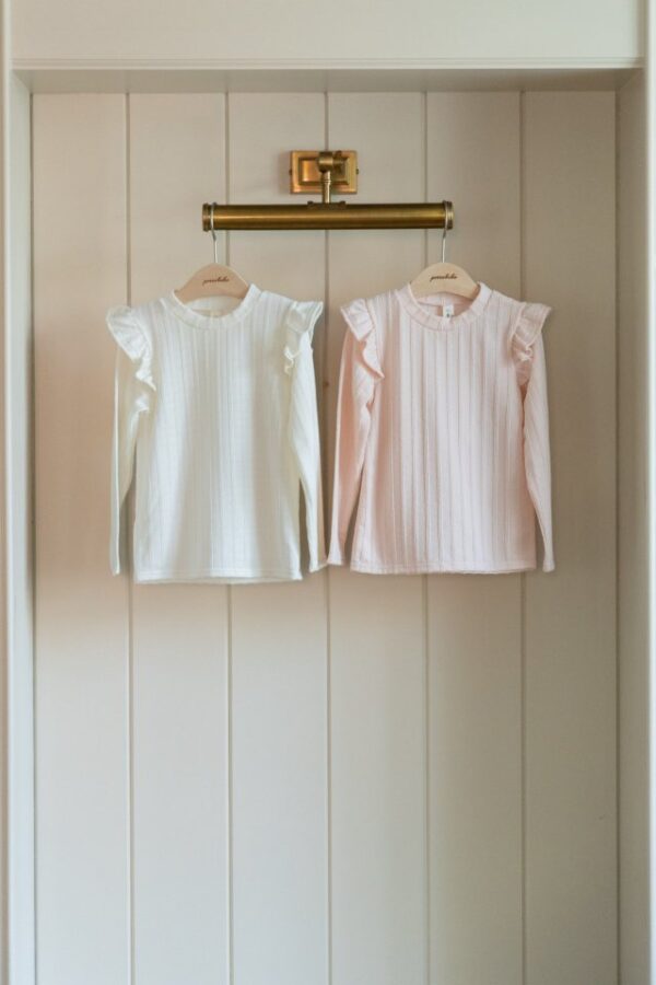 5973A6D3-5C0C-4CBD-8FA7-FEDF7AD1FD91 〖預購〗里娜晨光上衣