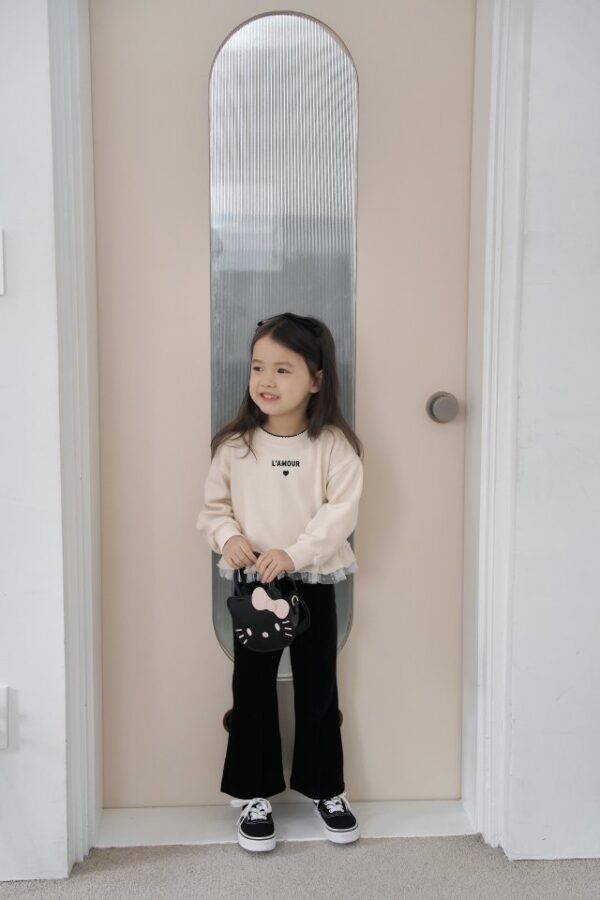 5A4B3275-E061-47FC-835E-C659D107E741 〖預購〗甜甜的愛拼接蕾絲上衣