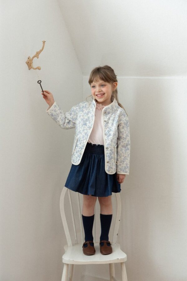 5CC0A7D4-F5DB-4826-AC42-D47AE5E47213 〖預購〗路易絲雲感外套