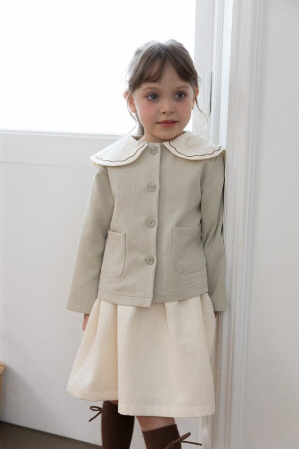 5D51E30D-7CF5-4092-99BC-75ECBFD801D9 〖預購〗艾蜜莉亞花語外套