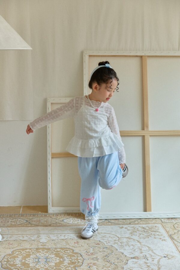 5E63D3EF-AAFB-4A15-99ED-3A1EB0095538_1_105_c 〖預購〗柔邊星光蕾絲上衣