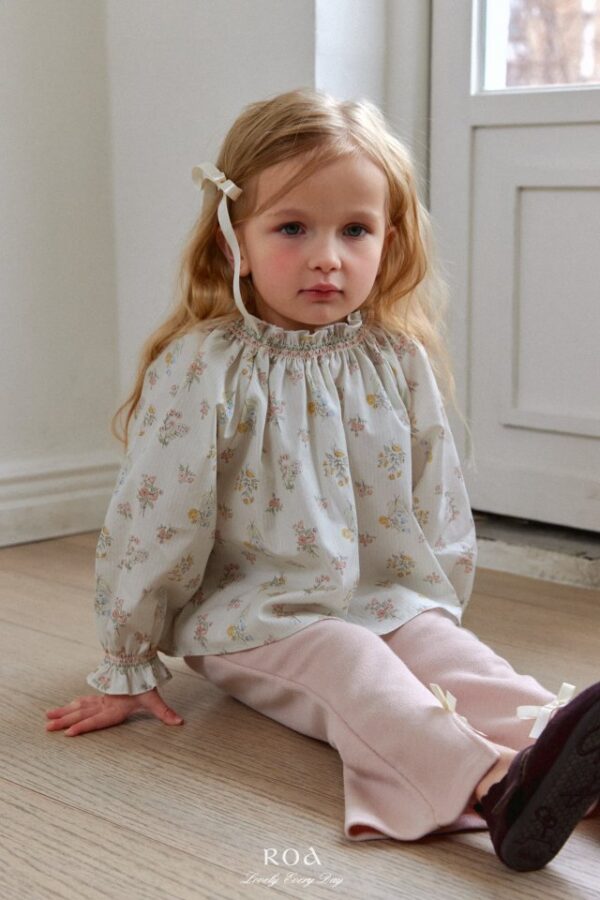 5F844853-EA6C-48FA-A4A3-ACD83D5D5CD5 〖預購〗花園柔褶襯衫