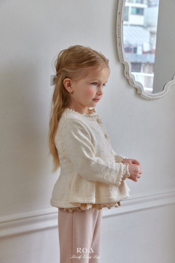 5FE22835-E446-4E9D-A7BD-45976A28B55D 〖預購〗雲影柔線開襟衫