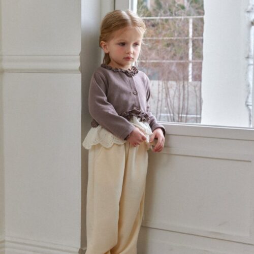 607DF8A7-F7EC-4861-8E4F-75C6A40D5103 〖預購〗小小心意蕾絲縮口褲