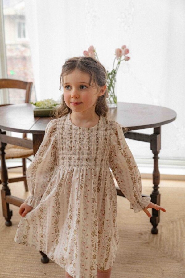 626C7877-C3ED-4C94-8165-8D9727BD119F 〖預購〗微風條紋洋裝