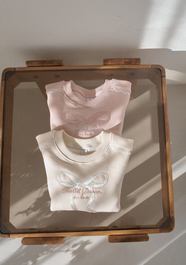 6318CFAA-66BA-4F7E-801F-96D5495FED8F 〖預購〗靜靜緞結衛衣