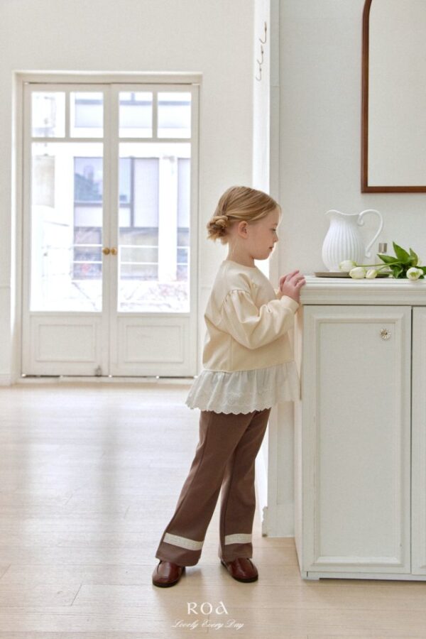 6740850A-B8A6-4A6D-8E31-5E9C07EBA5FA 〖預購〗春日蝴蝶衛衣