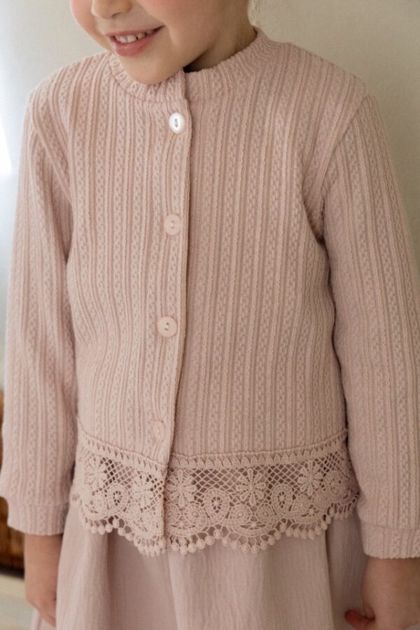 6BA37039-1F33-44FB-B517-5D9C5E05D24A 〖預購〗艾莉絲柔霧針織衫