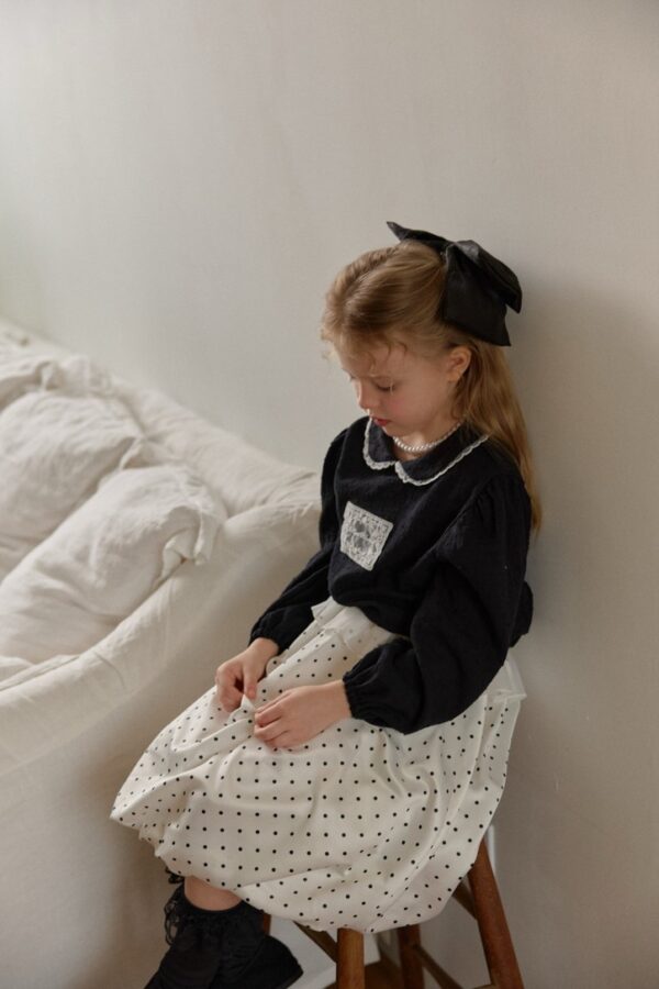 6CB3387E-591D-44B5-A16C-E777D1D81480_1_105_c 〖預購〗艾瑪寧靜上衣