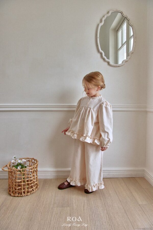 71411361-85EA-4DBC-97B5-FBB027147690 〖預購〗小荷葉領柔褶套裝