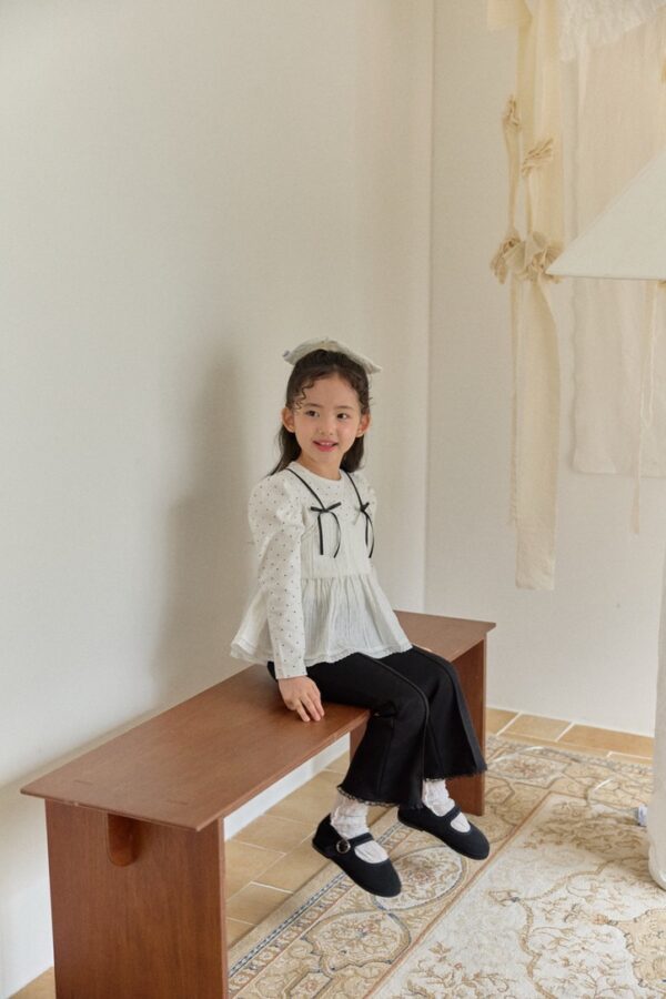 735861B8-5C08-43E3-BCBD-D307AE60F619_1_105_c 〖預購〗馬隆漫步線條靴型褲