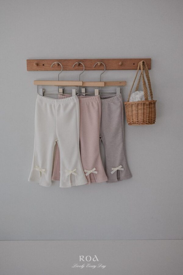 73A548CB-3BBE-4D26-BA42-FE15B8784E7D 〖預購〗蝴蝶結柔線開叉喇叭褲