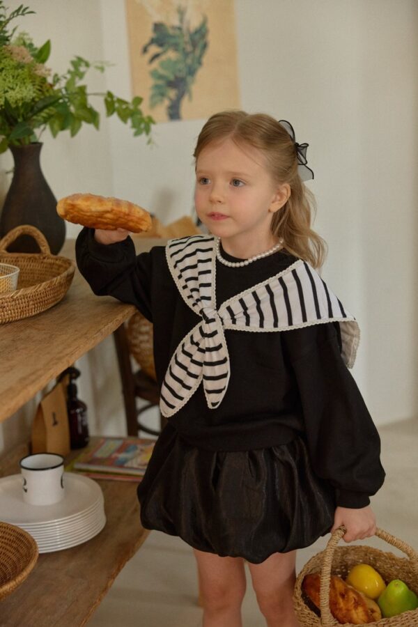 796DDF33-A8CC-4331-BB53-713AF55E1F4C_1_105_c 〖預購〗甜日微光披巾衛衣