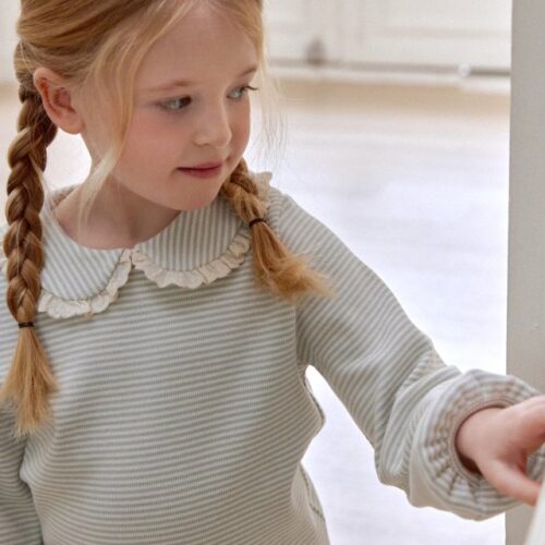 7E12D231-D8C9-42C7-BC11-EDBF8F090BF7 〖預購〗寧靜條紋領片上衣