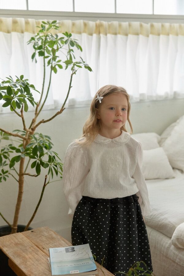 7F4B40D7-6DB1-4591-B008-90C31E2A28B7_1_105_c 〖預購〗艾瑪寧靜上衣