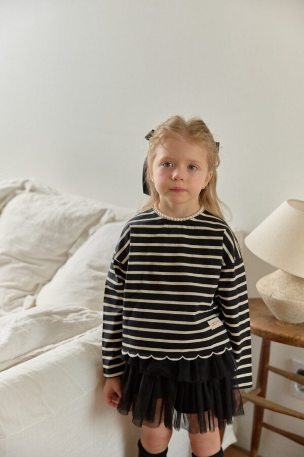 830B7505-F0F1-4088-A7A0-45C783518F32_1_105_c 〖預購〗聖光小日子條紋上衣