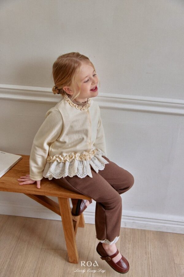 833EFE73-FCD0-499F-B0D9-5C4FEB1ADB81 〖預購〗小小心意蕾絲縮口褲